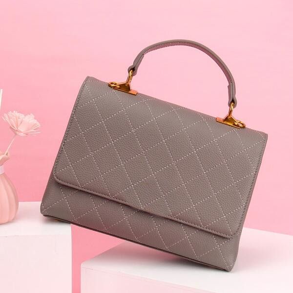 

2019 new luxury designer fashion leather handbag chain small square bag shoulder diagonal package ing