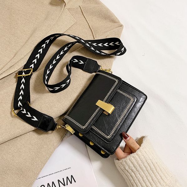 

2020 nieuwe brede schouderriem vrouwen tas mode toevallige schouder tas ins super brand vrouwen klinknagel zak mobiele telef