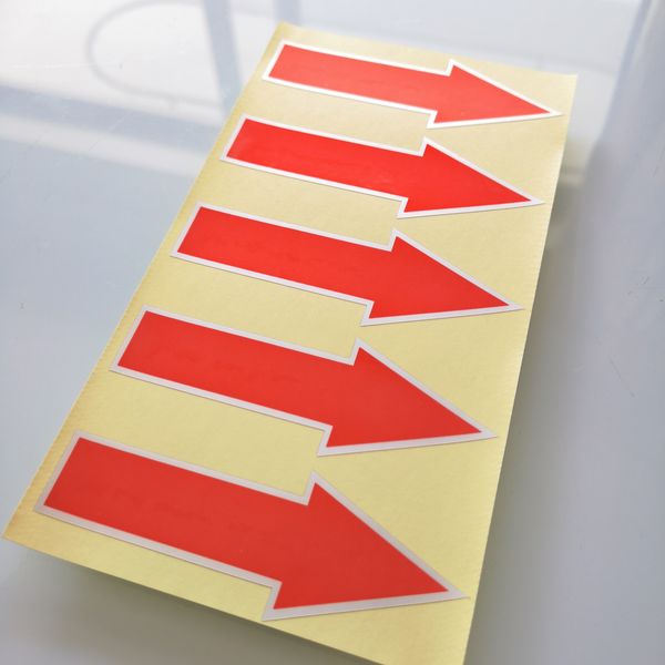

200pcs 85x30mm red arrow sticker durable pet waterproof tear resistant label manufacture procedure defect indicator direction tag