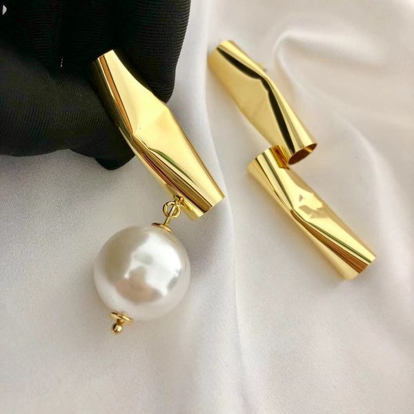 

factory direct selling earrings female 2018 new korean minority designer personality asymmetric copper tube pearl earrings, Golden;silver