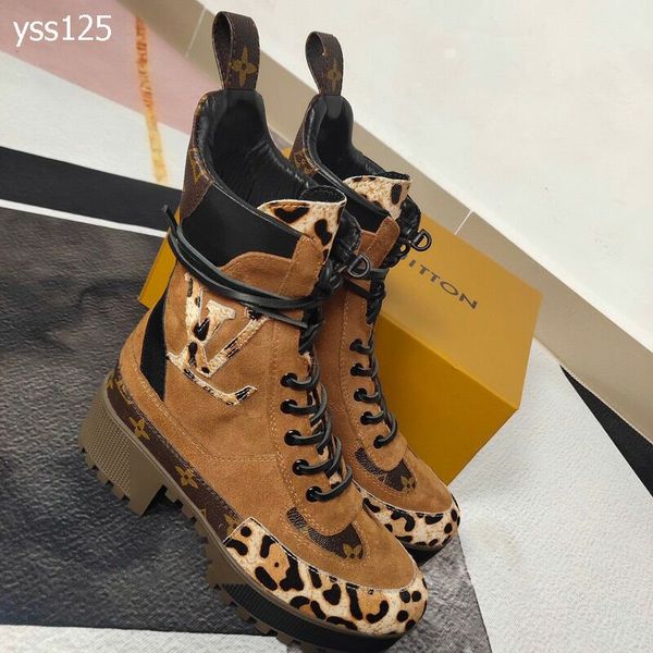

2019 winter new short boots thick with high heel martin boots leather platform thick bottom genuine locomotive boots, Black