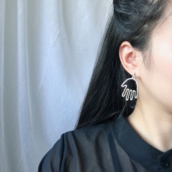 

e0279 new arrival gold silver color hollow hand palm drop earrings for women fashion party jewelry exquisite gift dropshipping