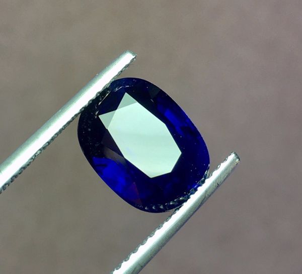 

sapphire royal blue aigs certification 4.45ct natural madagascar origin unheat royal blue sapphire stone loose gemstones, Black