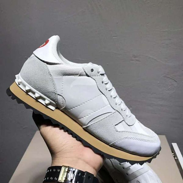 

2020 fashion leather suede stud rockrunner camouflage sneakers shoes men women flats luxury designer rivet rockrunner trainers casual shoes, Black;red