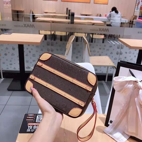 Aslant Feminino saco elegante Joker Um ombro sacos de couro genuíno Handbag Designer presbiopia couro Stripes Rivet Ms Luxury Package