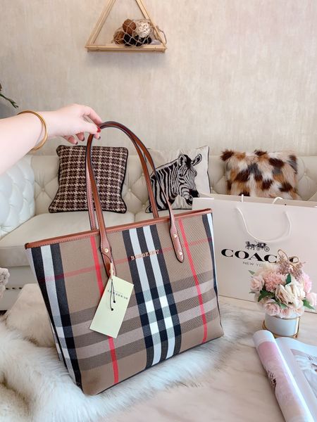 

2020 new fashion bags shopping party charm wild shopping bagsuqxo, Black