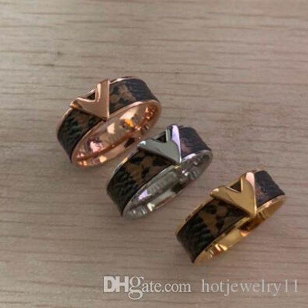 

известный дизайнер титана стали оптовая v stamp наклейка pattern кожа кольцо 18k позолоченный пара кольцо старый цветок кольцо для партии по, Silver