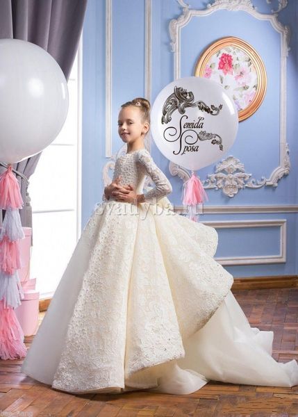 New Arrival Flower Girls Dresses Long Sleeves with Pearls Beads First Communion Dresses V Neck Lace Ball Gown Girls Pageant Gowns221j