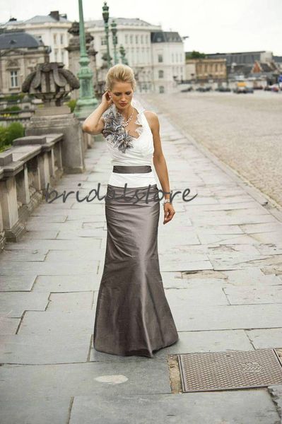 

chic white and grey mother of bride dresses mermaid v neck taffeta floor length pleat evening formal dresses 2020 vintage evening gowns, Black;red