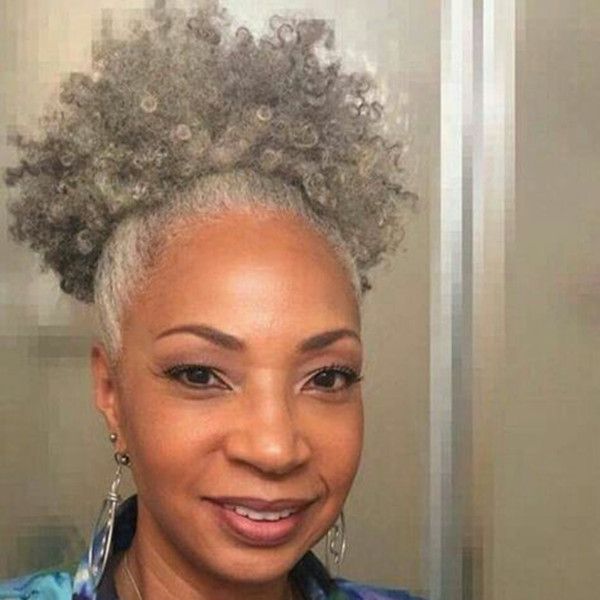 Heißer Stil Afro Puff Kurzer Pferdeschwanz Kinky Curly Buns billiges graues Haar Chignon-Haarteil mit Clip-in-Bun aus grauen Haar-Pferdeschwänzen