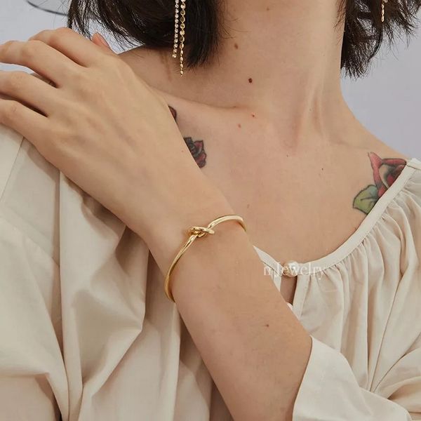 

aomu новые 2020 trend hip hop овальный толстые винтажная барокко металл knotted повседневный party girl браслет простые круглые женские брас, Golden;silver