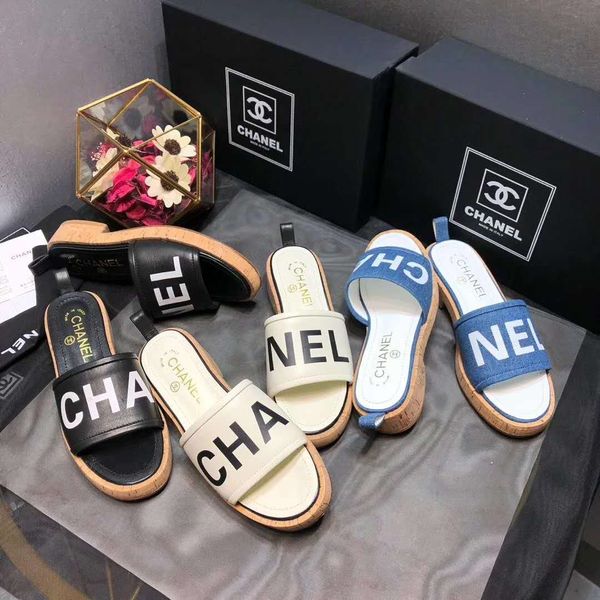 

Дизайнерские тапочки Нижняя часть Дамские Полосатые сандалии Черно-белые женски