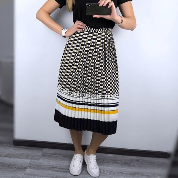 

elegant ladies spring and summer pleated skirt and comfortable breathable two colors are size 75 kg below can wear, Black