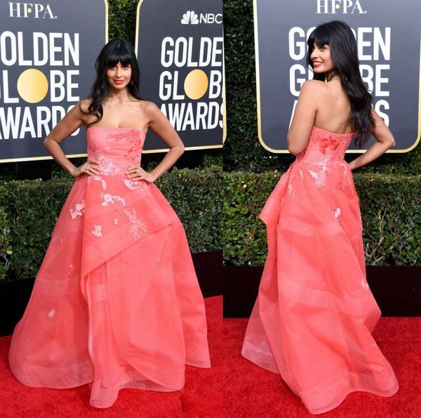 

2019 red carpet evening dresses strapless neck sleeveless backless lace appliques party gowns floor length mermaid prom dresses, Black;red
