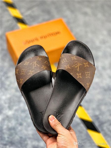 

2019 italy women men slides summer luxury designer beach indoor flat g shoes brand mens sandals slippers house flip flops with spike, White;red