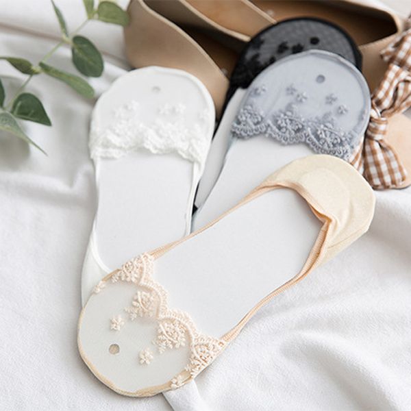 

1 pair super thin lace women invisible socks women summer low cut boat socks cotton bottom flower transparent non-slip lace sock, Black;white