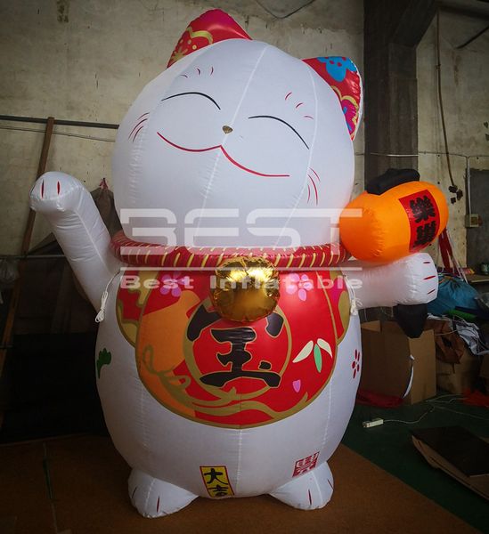 giant waving cat