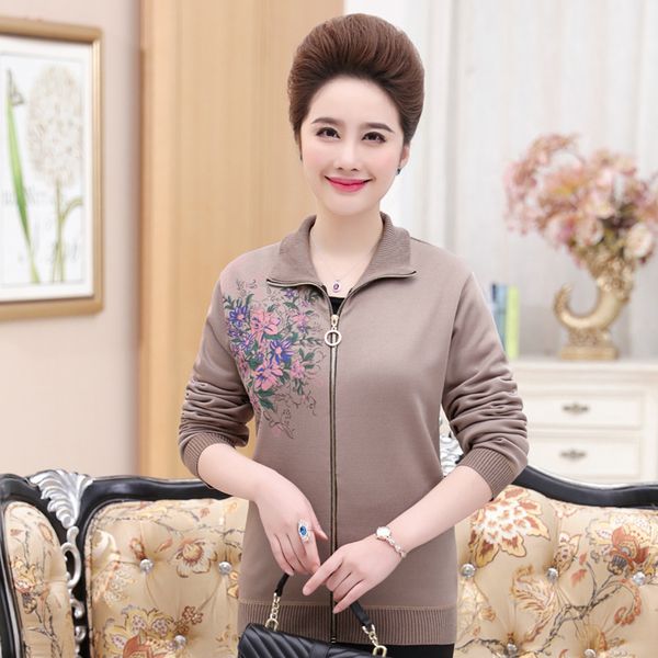 

2018 mid-aged and old women's clothes autumn and winter new thick zipper cardigan jacket mother's sweater, White;black