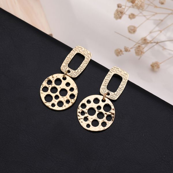 

2019 модный золотой щепка цвет геометрические большой круглый круг серьги для женщин мода большие полые серьги ювелирные изделия оптом, Golden