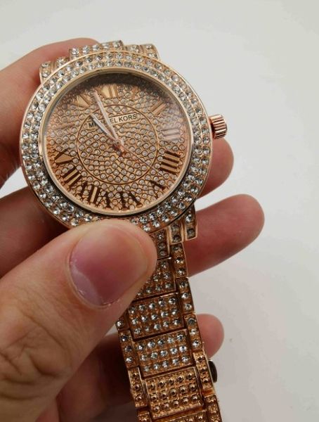 

Новые роскошные женские часы алмазы кварцевые Леди нержавеющей стали Марка часы