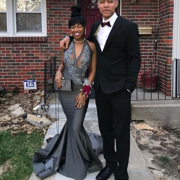 

stylish grey beaded mermaid prom dresses halter deep v neck sequined formal dress satin sweep train appliqued plus size evening gowns, Black