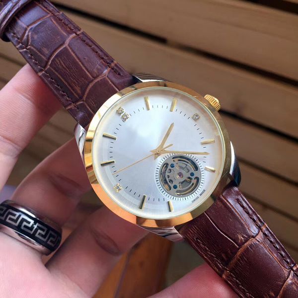 Nuovo orologio famoso Macchinario automatico Movimento importato Quadrante tourbillon vuoto Cassa in acciaio inossidabile 316 fine 007 Orologio da uomo con lente zaffiro 40MM