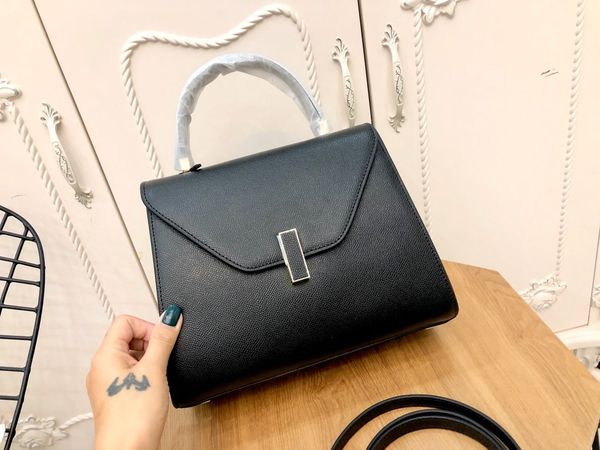 

2019 new fashion solid color single shoulder diagonal bag shoulder strap removable leather series highlights female personality