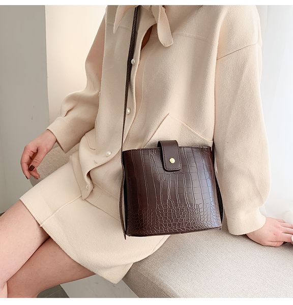 

2020 new women's shoulder bag korean fashion crossbody bag crocodile bucket