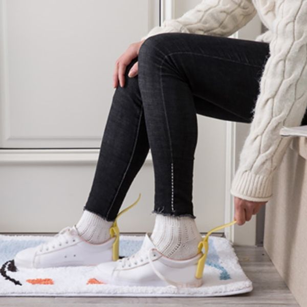 

lazy shoehorn is easy to put on take off shoe helper shoehorn travel shoehorn wear shoe helper convenient time-saving shoe brushes