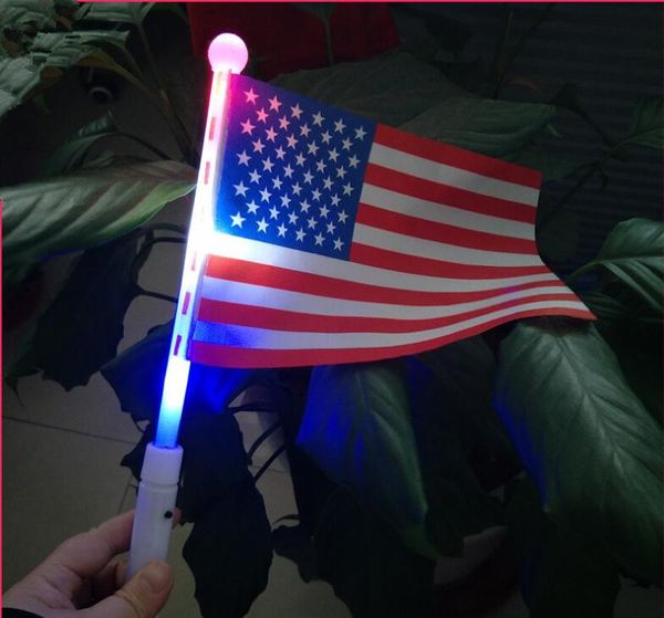 Amerikanische Hand-LED-Flagge leuchten Fahnenmast 4. Juli LED-Unabhängigkeitstag-Banner-Flaggen LED-Flagge Partyzubehör Mode Kinderspielzeug LT743