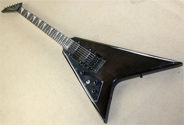 Özel V şeklinde yutma kuyruğu, siyah tremolo elektro gitar, kahverengi vücut siyah donanımları, 24 perde ve gülağacı fretboard.