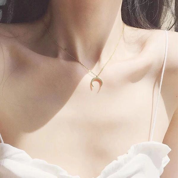 

simple women's crescent pendant necklace necklace new clavicle chain, Silver
