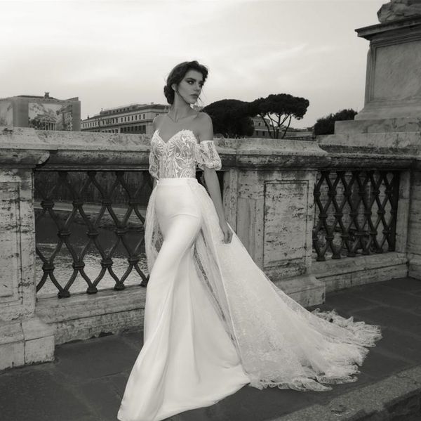 

julie vino overskirt вадебне пла Ѭђалка sheer jewel деколе кѬђжева аппликаи ѬазвеѬк White