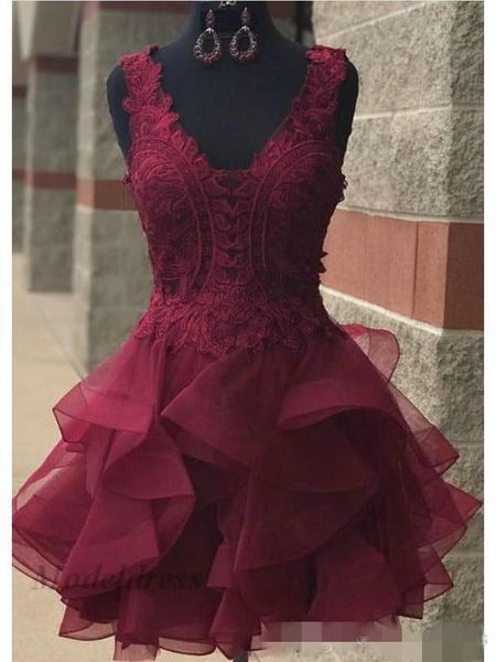 Burgunderrote abgestufte Abiballkleider, kurzes Mini-Spitzenapplikationen-V-Ausschnitt-Organza-Cocktail-Partykleid, maßgeschneiderte formelle Anlässe