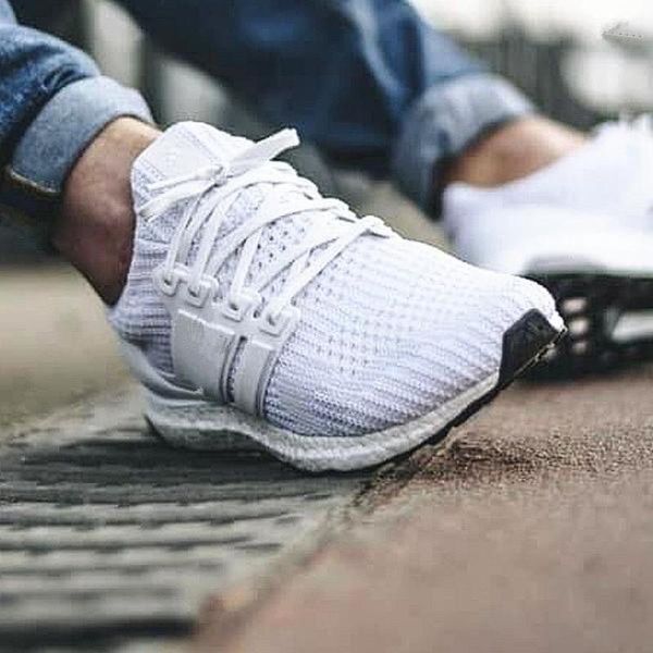 

оптовая ub 3,0 4,0 тапки мужчин женщин кроссовки тройной черный белый cny мужские спортивные туфли тренер беговые размер обуви 36-45 моды lu