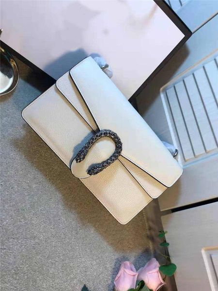 

роскошная дизайнерская сумочка из натуральной кожи с цепочкой и ручкой через плечо через плечо