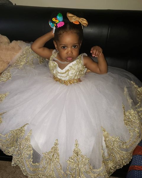 Lace Crystals Flower Girl Dresses Sheer Neck Ball Gown Little Girl Wedding Dresses Vintage Communion Pageant Dresses Gowns F156 Girls Red Shoes Girls