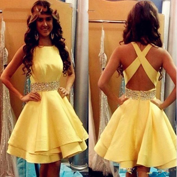 

2022 Sexy Special Yellow Prom Dresses Short Girls Satin Beaded Ribbon Cocktail Party Gowns Criss Cross Junior Graduation Homecoming robes de soirée, Gold