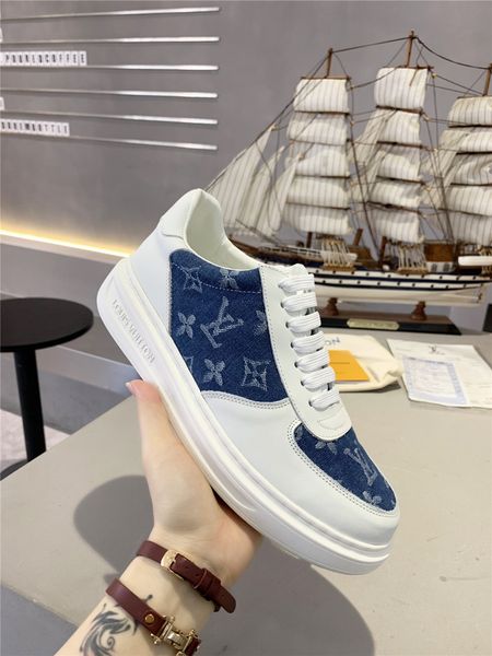 

2020 new om5 high-quality women's casual sports shoes leather shoes couple models, fashionable wild flat shoes, box number 35-45