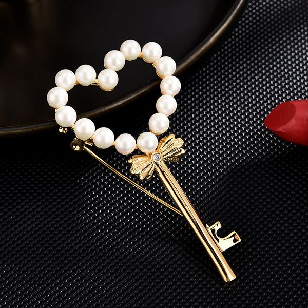 

fashion romantic heart brooch for women with imitation pearl metal lapel pins jewelry wholesale, Gray