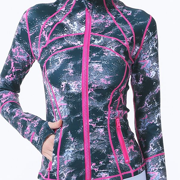 

colorvalue stereoscopic tissue pattern gym workout jackets women quick dry seamless sport fitness coat outwear with thumb holes, Black;red