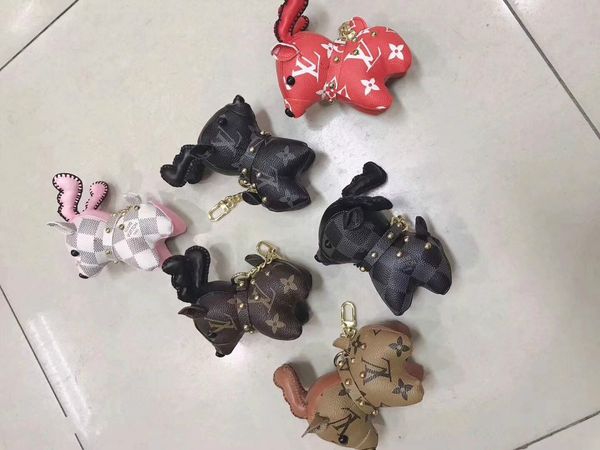 

louis vuitton keychain новые унисекс брелок кошелек кулон сумки олень дизайн автомобилей цепи брелки для женщин подарки женщины акриловые вы, Silver