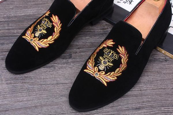 Yeni bahar Erkekler Kadife Loafer'lar Parti düğün Ayakkabı Avrupa Tarzı altın Işlemeli Kadife Terlik Sürüş moccasins HX1