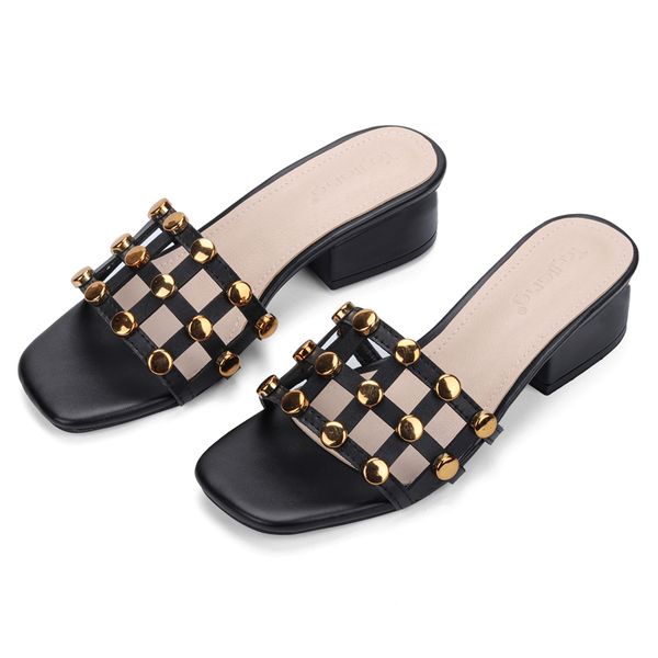 

Натуральная кожа коровы Заклепки Женщины Сандалии Туфли летние женщины квадратн