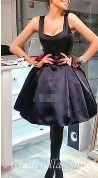 Kleine kurze schwarze Satin-Abschlussballkleider mit quadratischem Ausschnitt, A-Linie, ärmellos, große Schleife, sexy Rücken, Damenschwanz-Party-Ballkleid nach Maß