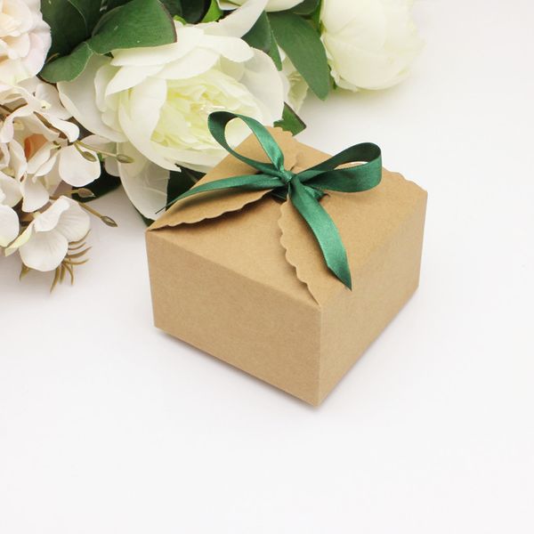 

50pcs cute kraft paper gift or wedding favour boxes candy cake sweet bag cases