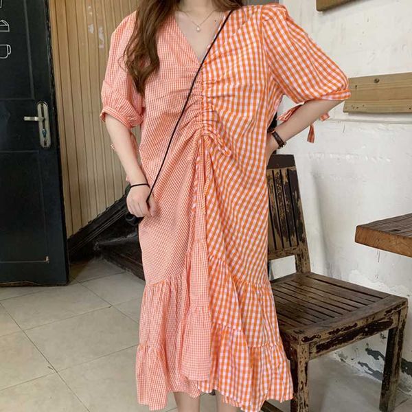 

[ewq] 2020 summer new pleated puff sleeve check v-neck women ruffles dress korean large size ladies casual robe, Black;gray
