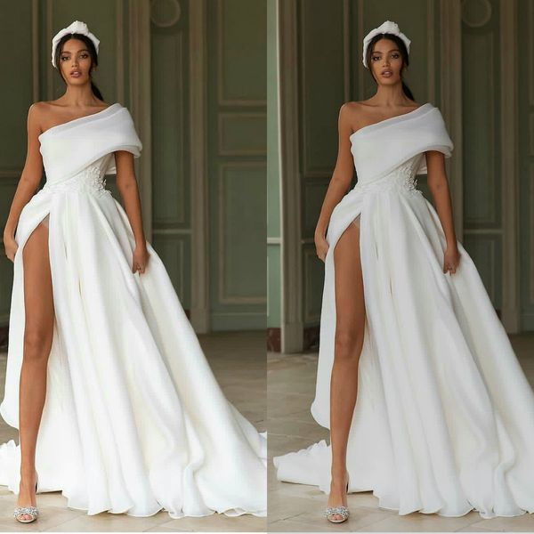 2020 A linha de vestidos de casamento Sexy Um ombro-alta-split apliques Sash Vestido de Noiva Tulle Ruched varredura Trem Custom Made Robes De Mariée