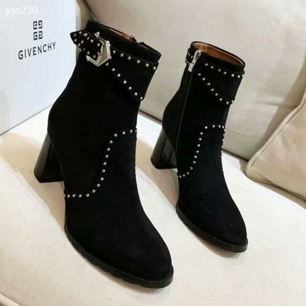

2019 new european and american stars the same women's boots autumn and winter short boots high-end rivet genuine outdoor martin boots, Black