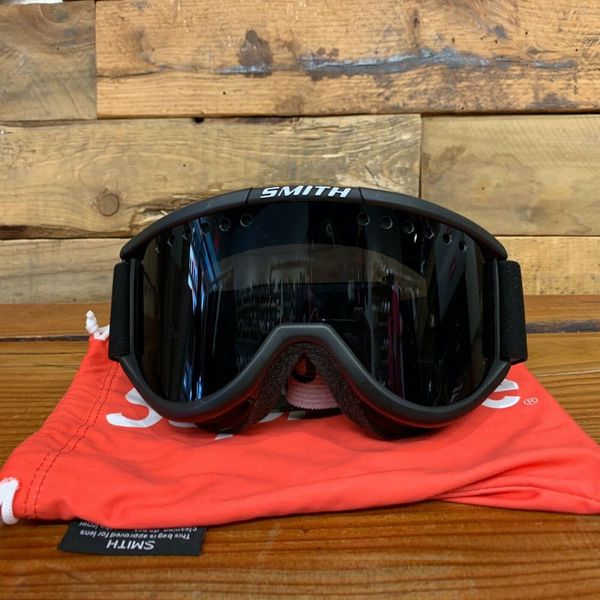 

sup ski goggles smith cariboo otg fw15 goggle red black with box and dust bag ing